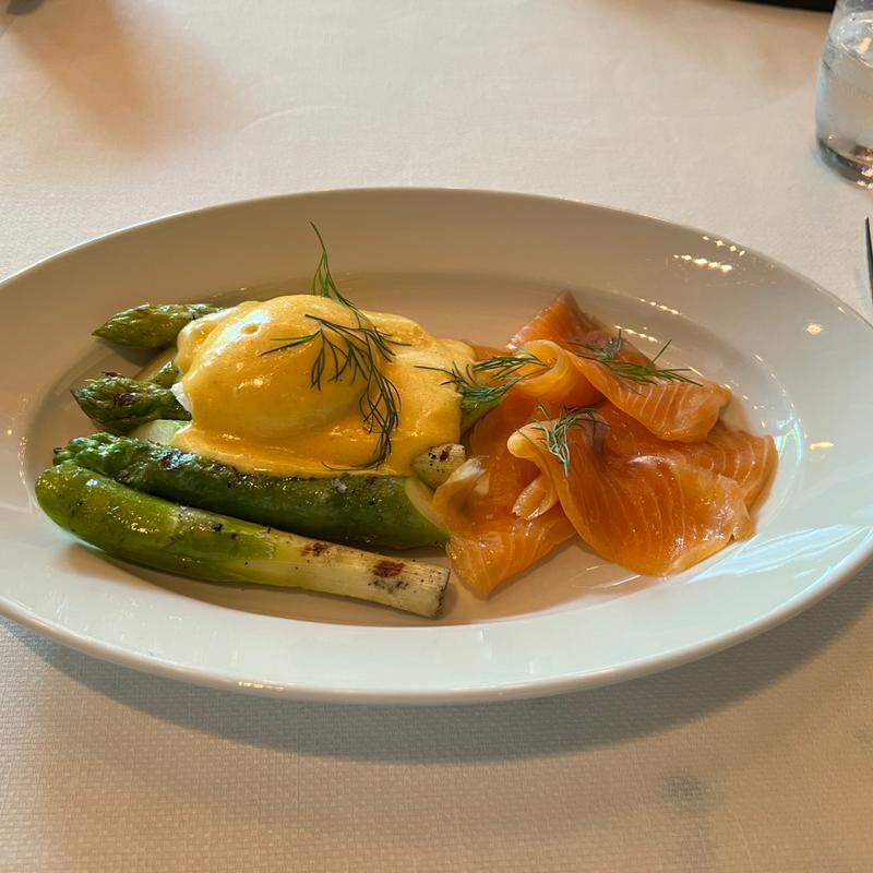 アスパラガスとスモークサーモン(オーク ドア （The Oak Door）)