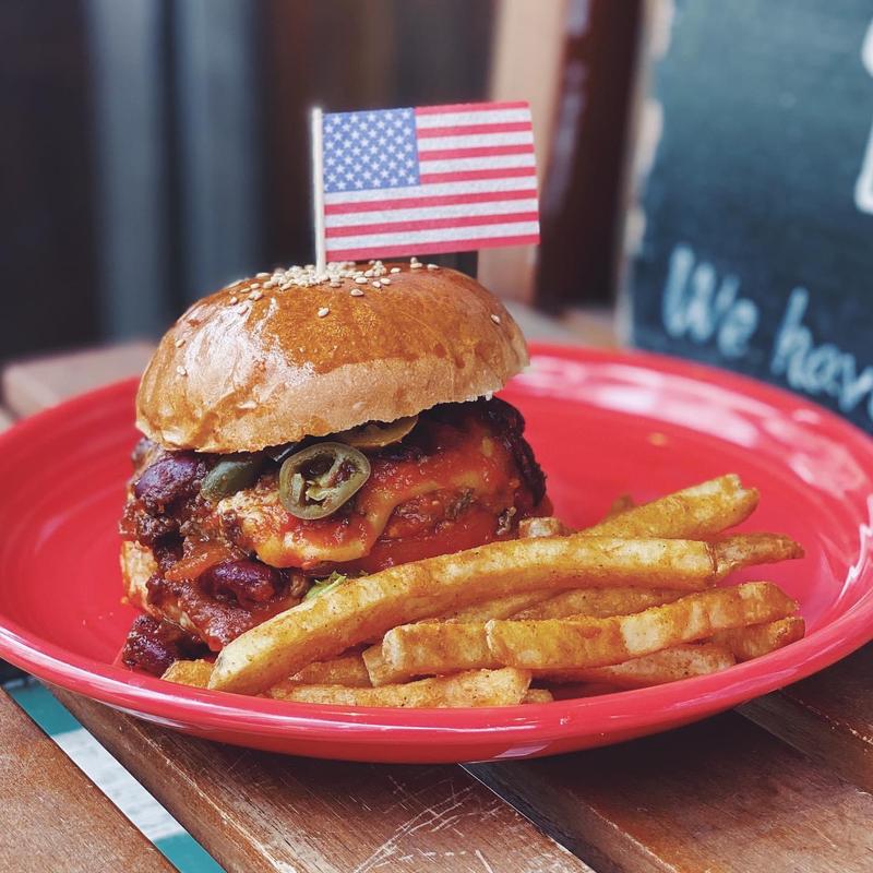 メキシカンチリチーズバーガー(Cafe＆Diner KHB)