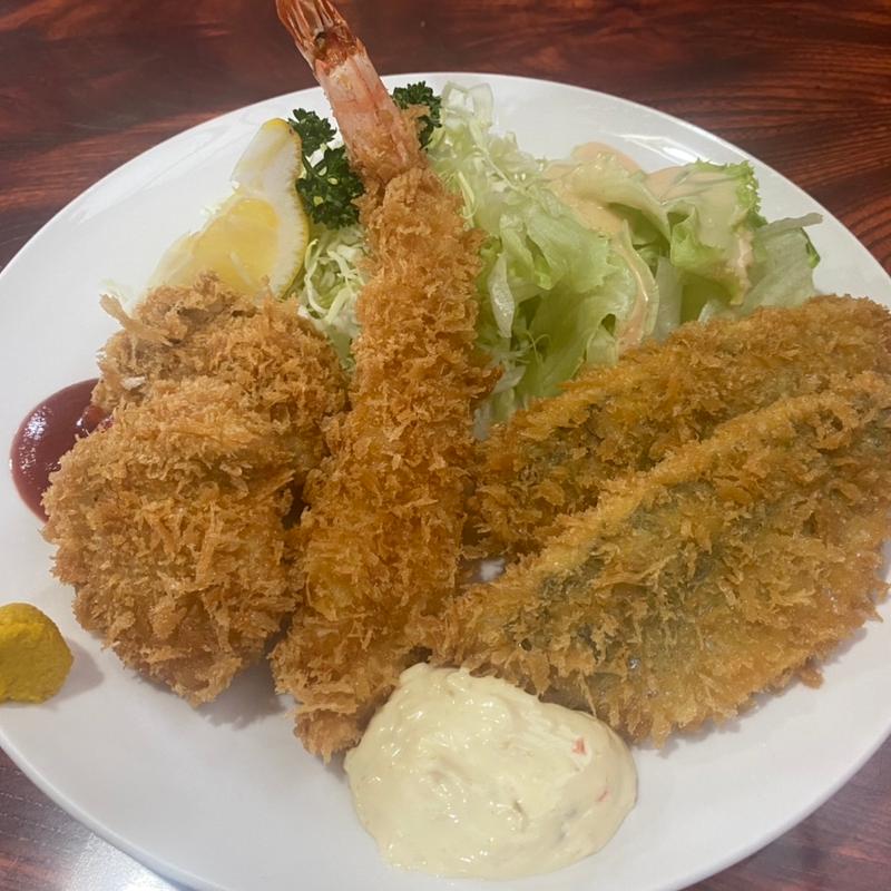 ミックス定食(食事処かしわくら )