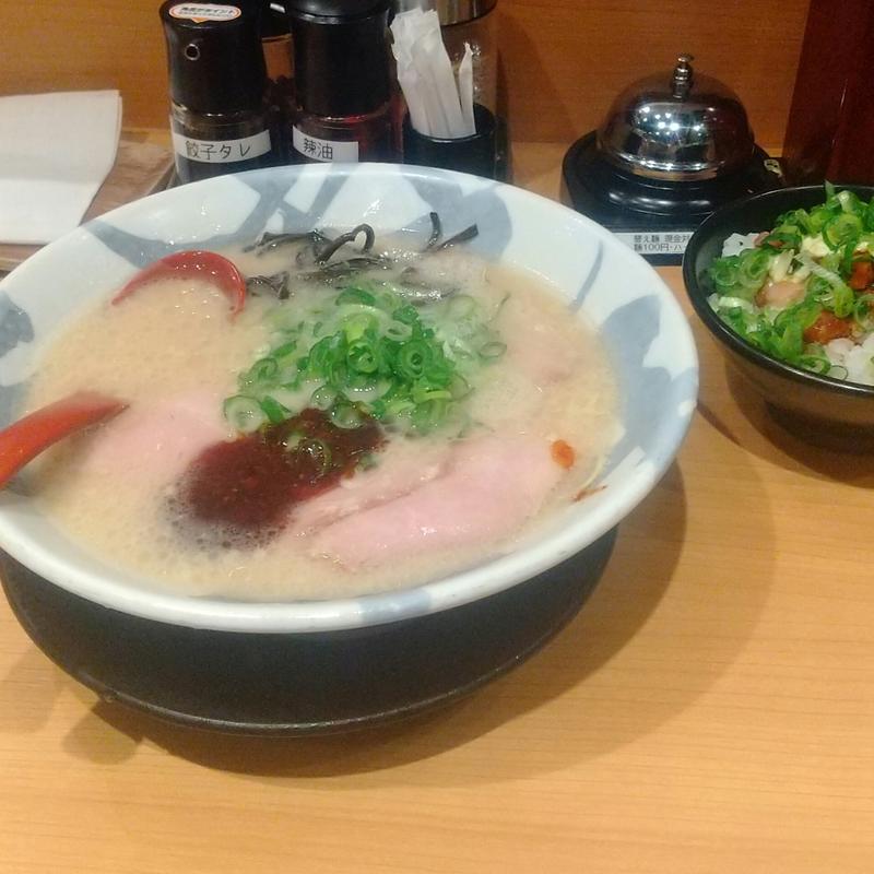 白賀正(神戸豚骨ラーメン　賀正軒　三宮店)