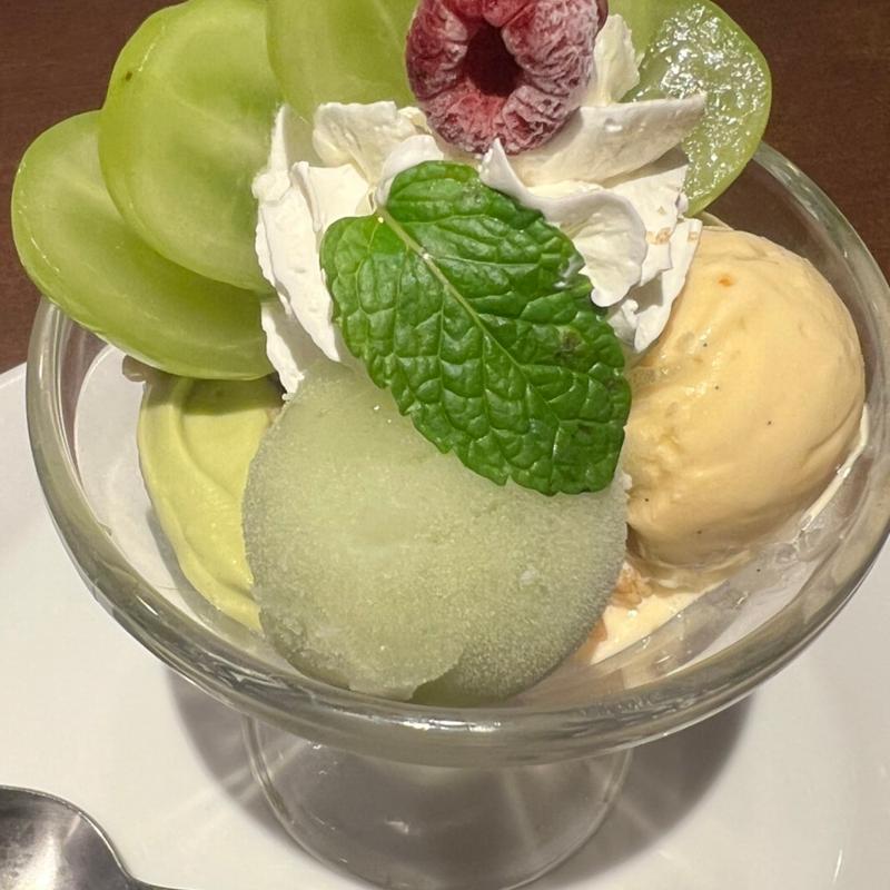 シャインマスカットパフェ(デニーズ 渋谷公園通り店 （Denny’s）)