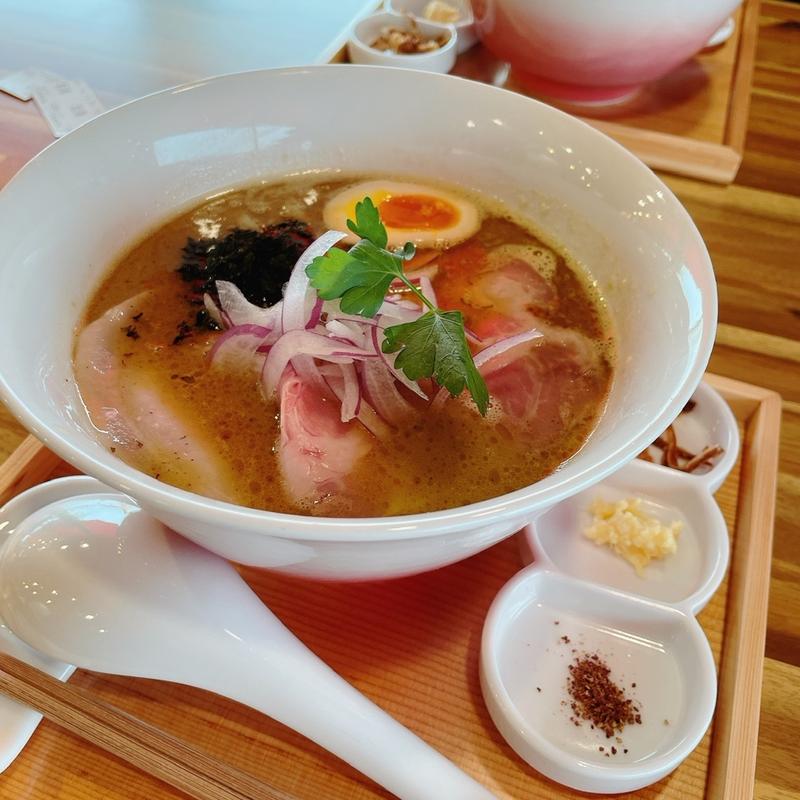 醤油鶏そば(自家製麺 鶏冠 （トサカ）)