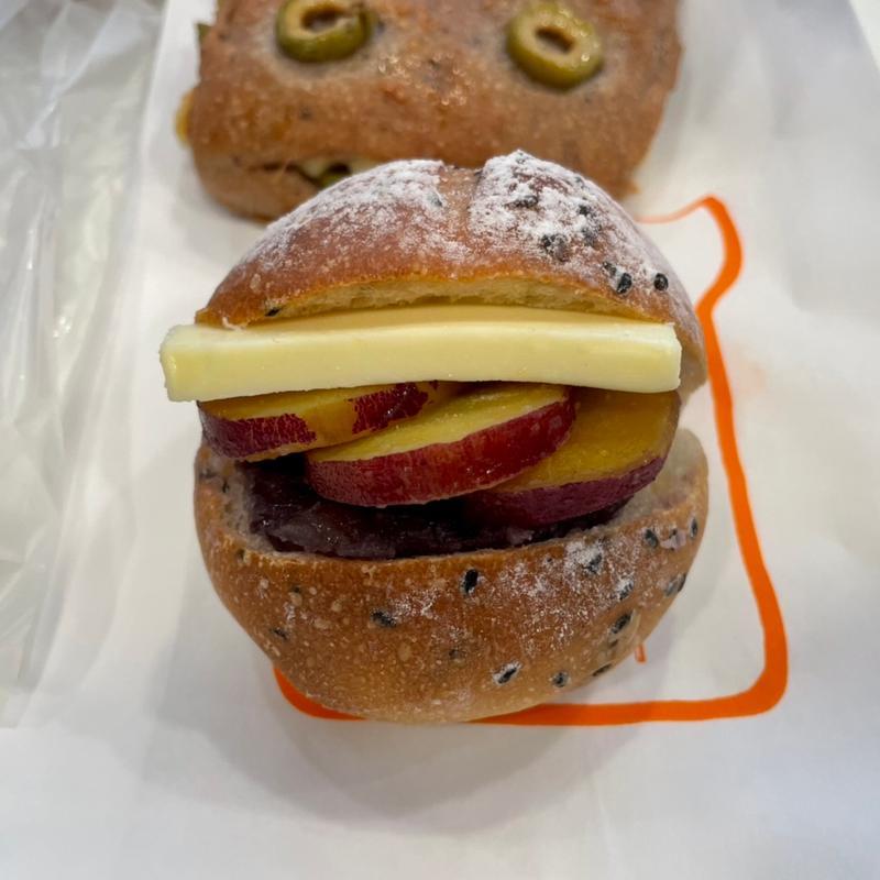 ももかのおさつまる(北のぱん焼小屋)