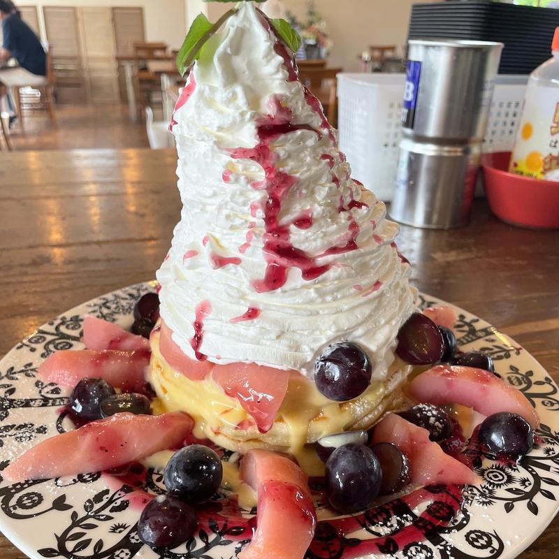 桃とぶどうのパンケーキ(カフェ アンジェ・フレーゼ )