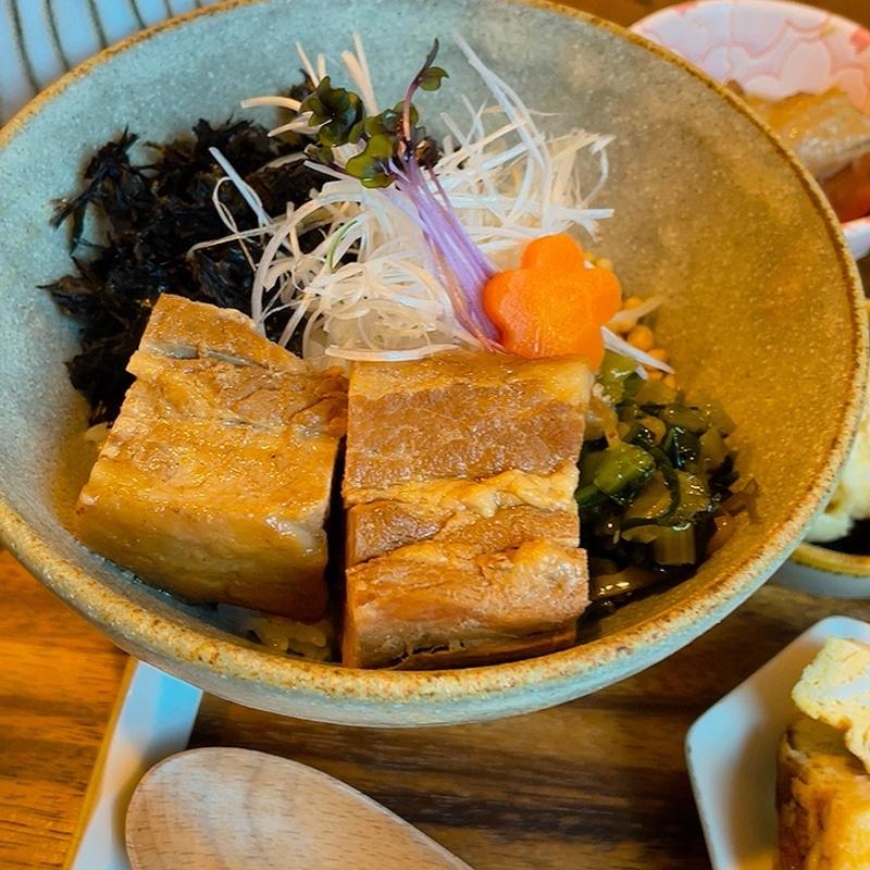 角煮と野沢菜の出汁茶漬け(御料理屋＆茶房 BENZIEE (ベンジー))