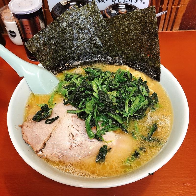 ラーメン中盛、ほうれん草増し(横濱千家 開成町店)