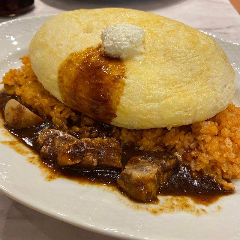 スフレ卵のオムライス ビーフとマッシュルームのデミグラスソース(サロン卵と私 イオンモール伊丹店)