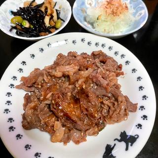 プルコギ+ひじきの煮物+オニオンスライス(自宅)