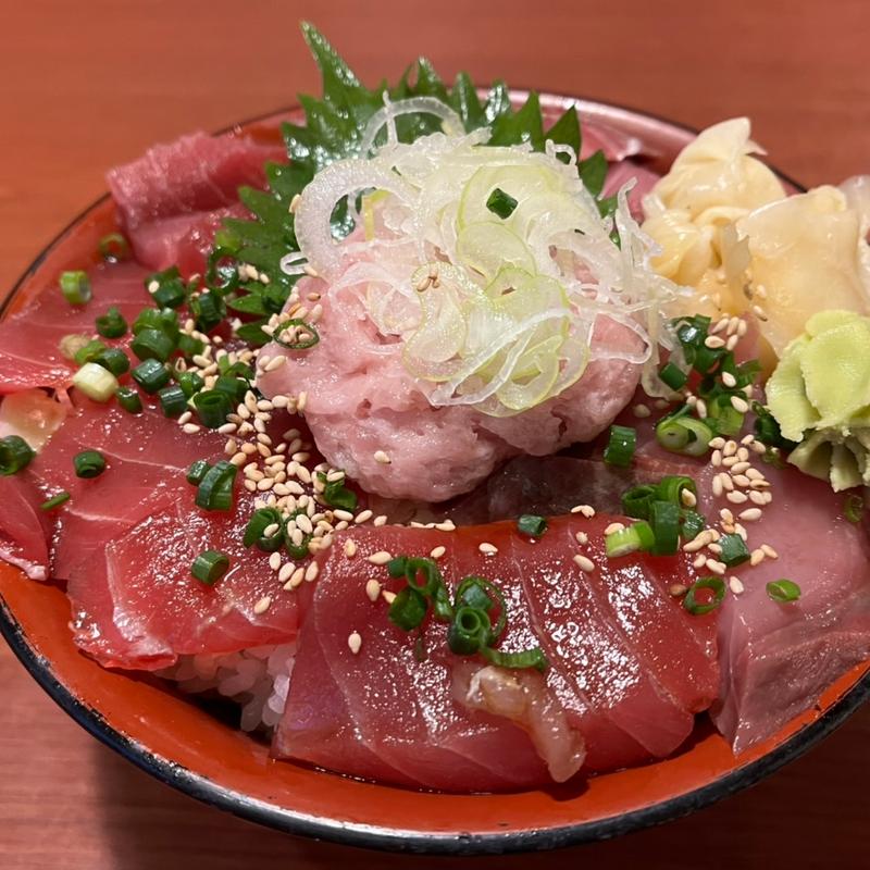 本日の直送魚と鮪の漁師丼(埼玉漁港の海鮮食堂 そうま水産 川島本店)