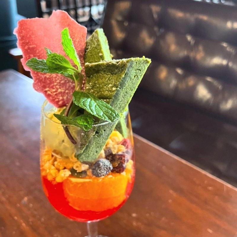 ピスタチオとラズベリーのパフェ(ドッグベリー （Dogberry）)