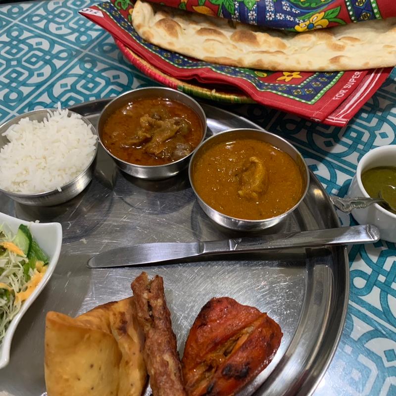 (Ali's halal kitchen)