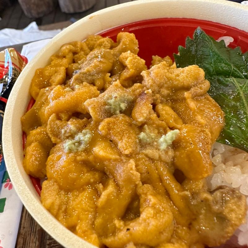 ウニ丼(とれとれ市場南紀白浜「とれとれ横町」)