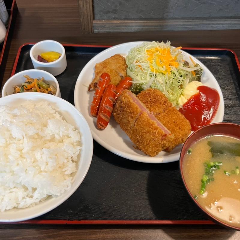 ハムカツ定食(満月食堂)
