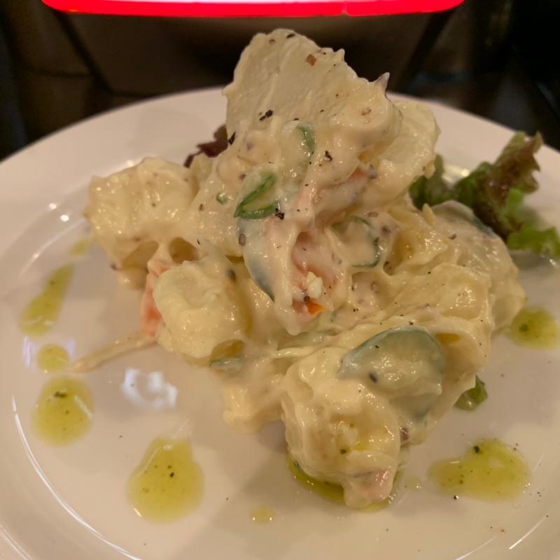 マヨネーズから手作りのポテトサラダ 1/2(本町洋食かわぐち)