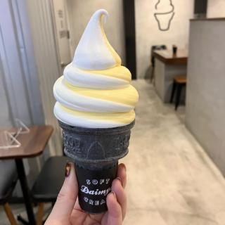 生クリームミルク×マンゴーミックスソフトクリーム(MIYASHITA CAFE +softcream)