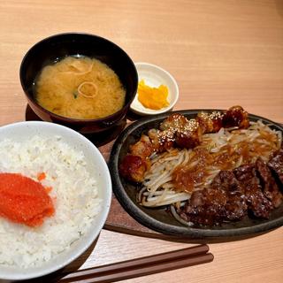 神戸牛カルビ&丸腸定食(鉄板焼 博多 天神ホルモン 神戸umieモザイクハーバーランド店)