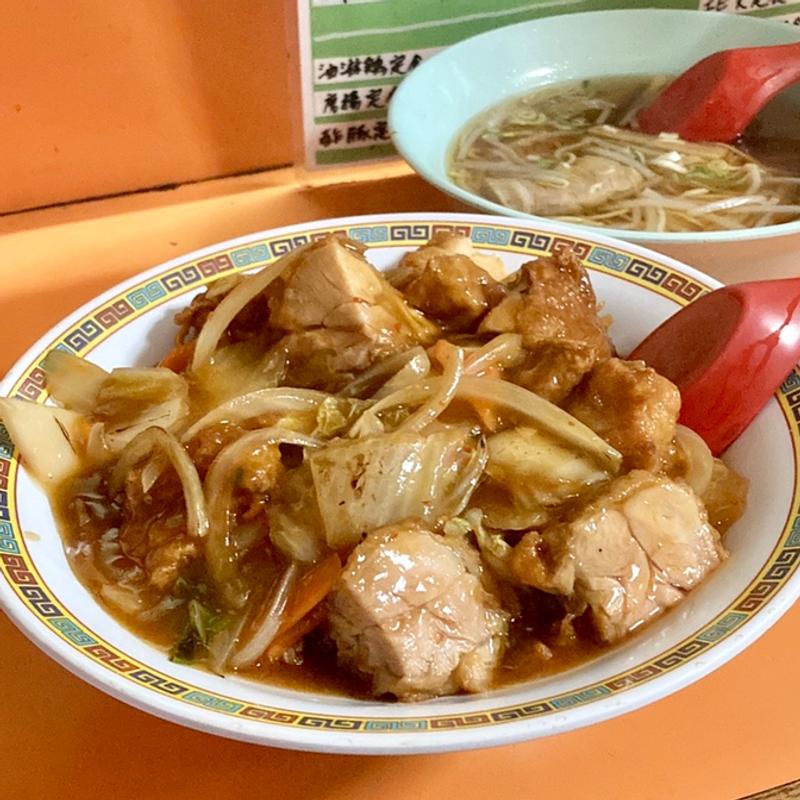 鳥からし丼+半ラーメン(蓬莱飯店 )