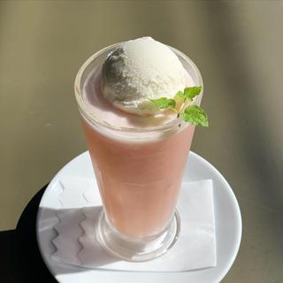 桃のクリームソーダ(カフェ リゼッタ （Cafe Lisette）)