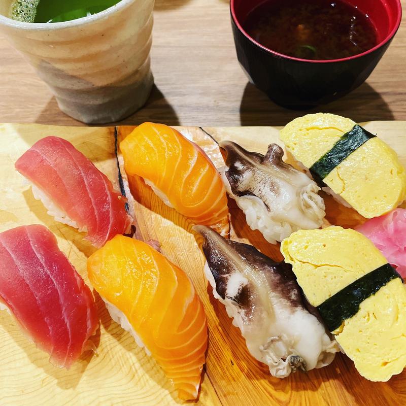 まぐろ・サーモンアラカルト8貫(スシ海鮮酒場おか長阪急三番街店)