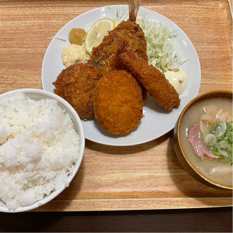 フライ盛り合せ定食(大衆食堂 定食のまる大 飯田橋西口店)