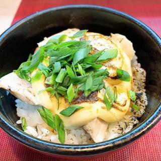 炙り鶏マヨ丼(えびそば緋彩)
