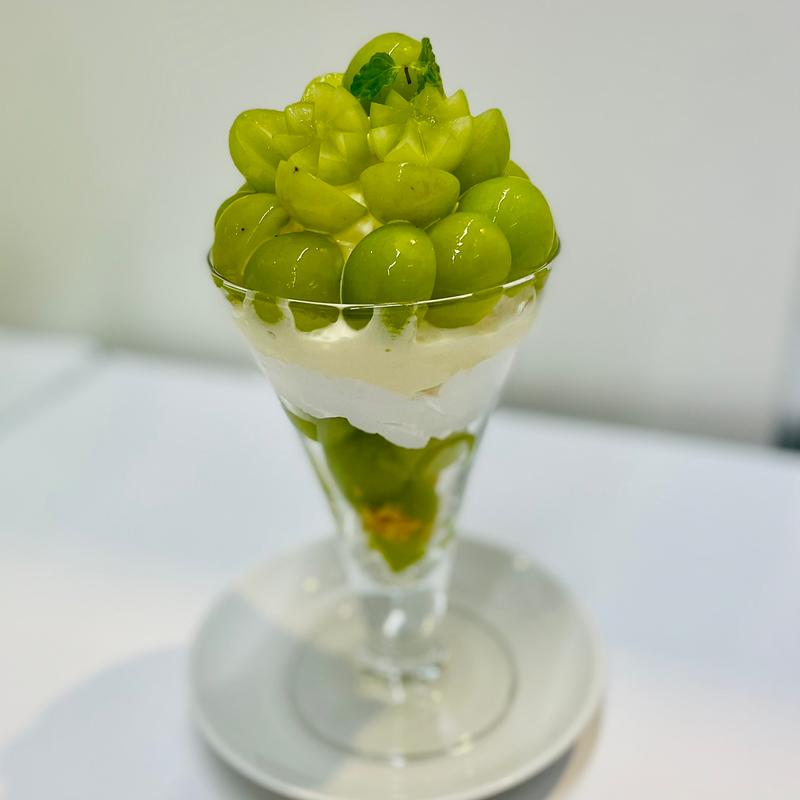 シャインマスカットパフェ(フルーツパーラーむらはた)