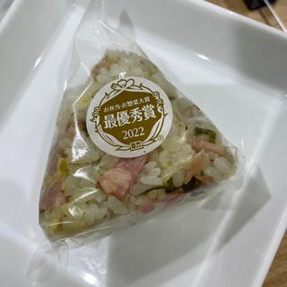 プチッともち麦高菜ベーコンむすび(ごちそうおむすび膳七 LECT店)