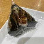 甘辛煮おかかとチーズソースむすび