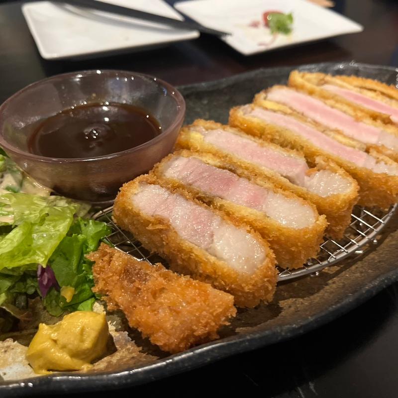 芳寿豚の厚切りロース(肉ト肴 立売堀発酵酒場 日本酒のめるとこ。)