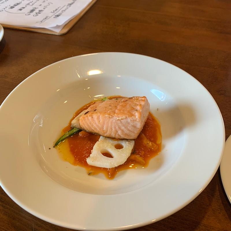 鮮魚のポアレトマトソースのブルギニョンバター(moulin)