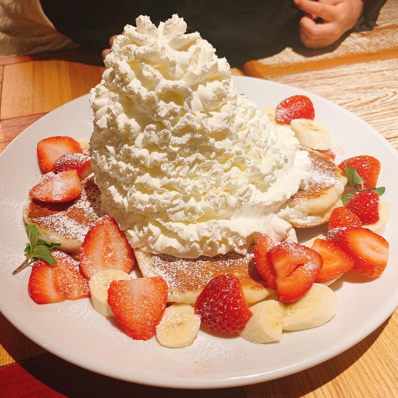 ストロベリーバナナホイップパンケーキ(コナズ珈琲新百合ヶ丘)