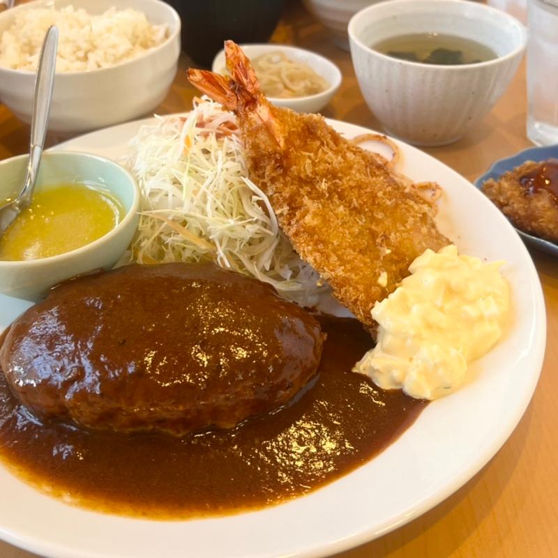 ハンバーグとエビフライ(洋食クッチーナ)