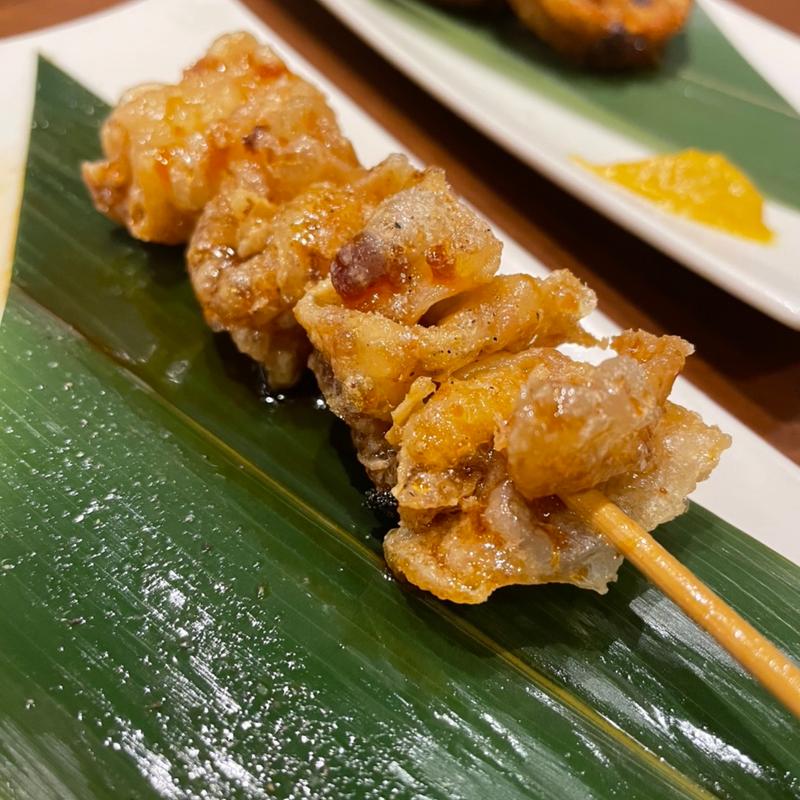 鶏皮串揚げ 1本(肉炉端 弁慶 鳳駅前店)