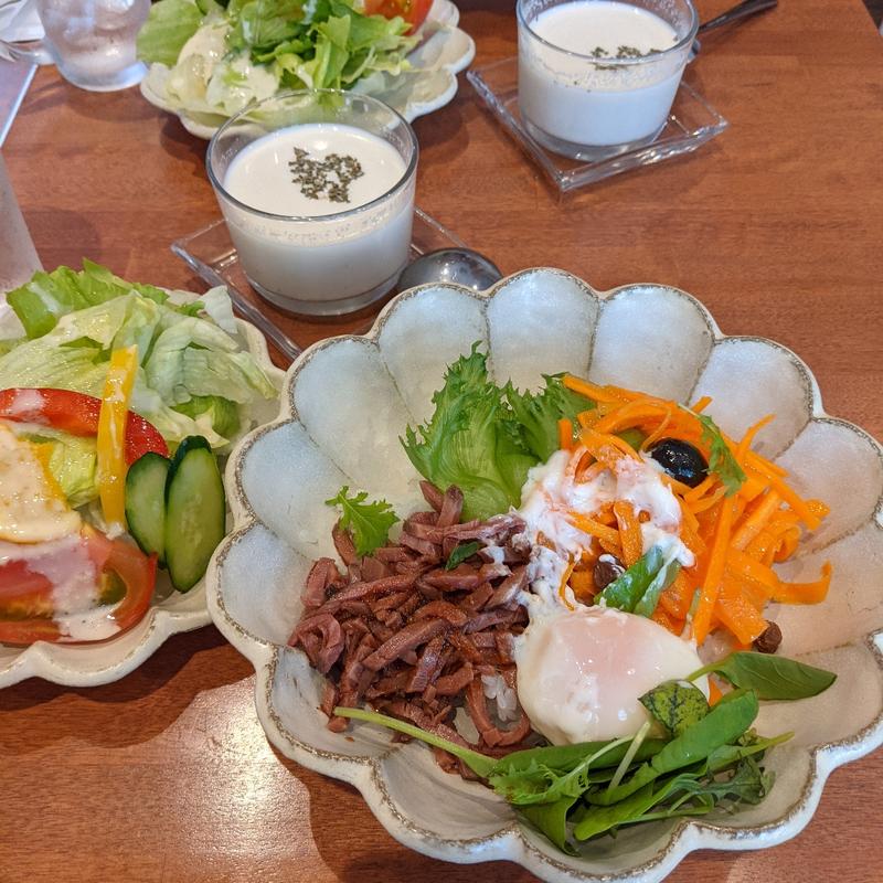 ローストビーフのユッケ丼(イタリアングリル芹)