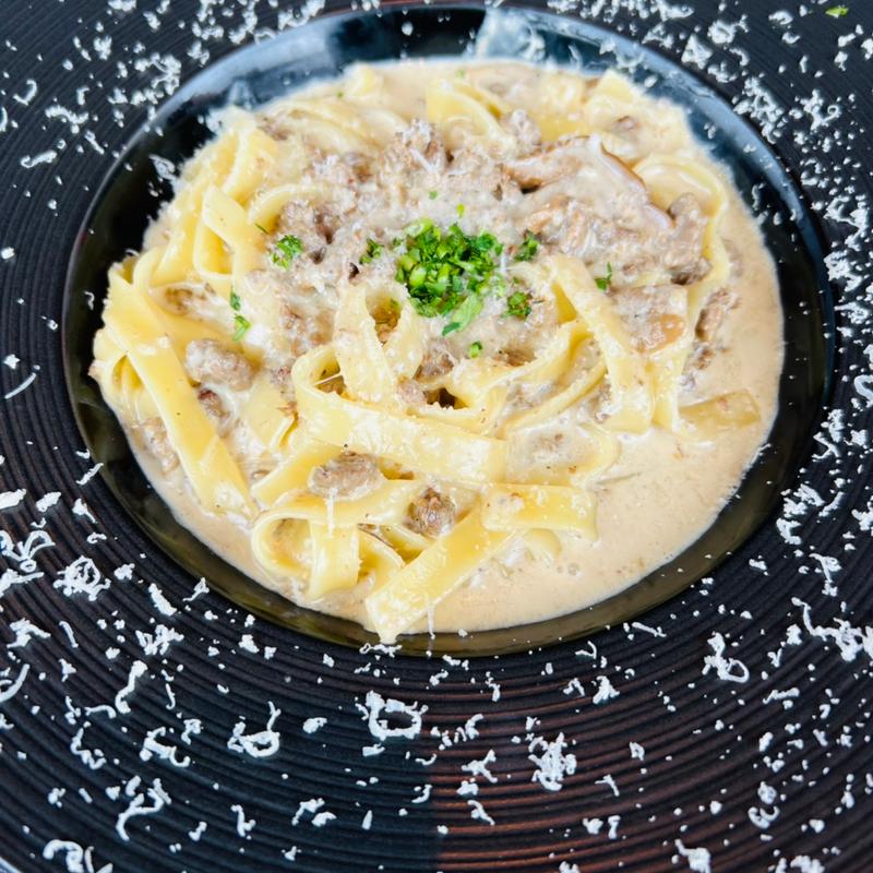 5種類の黒毛和牛とポルチーニ茸のクリームソース(キャプテンズクック 幕張本郷本店 )