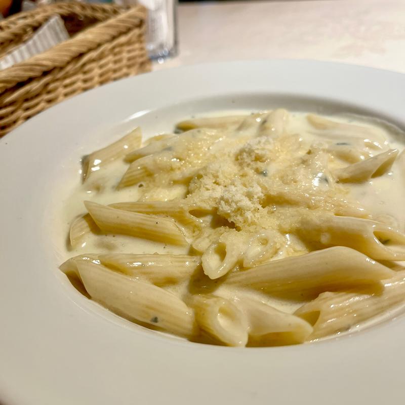 4種類のチーズのペンネ(トラットリア レガーロ 新横浜)