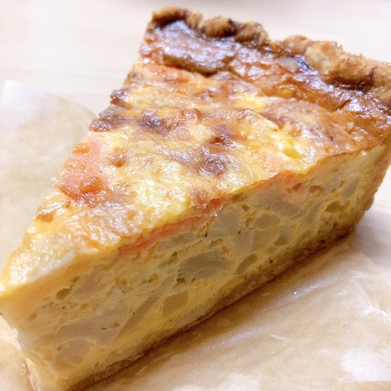 本日のキッシュ（カリフラワーとスモークサーモン）(パン屋 航路)