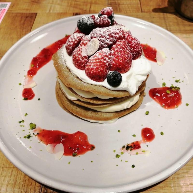 苺のもちもち厚焼きクレープ(アフタヌーンティー・ラブアンドテーブル 表参道)