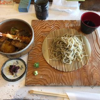 天使のエビ天ぷら丼とお蕎麦(雲母)