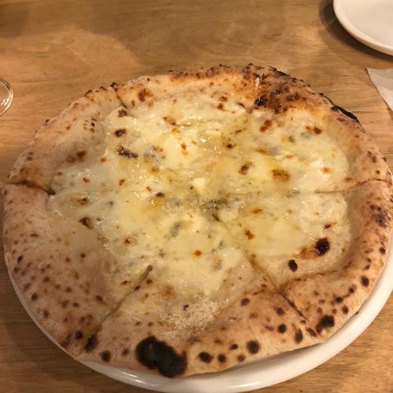 クアトロフォルマッジ(ピザ マーレ)