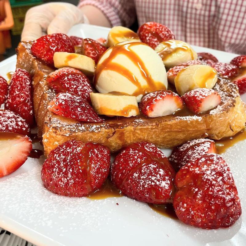 いちごフレンチトースト(カフェ アンジェ・フレーゼ )