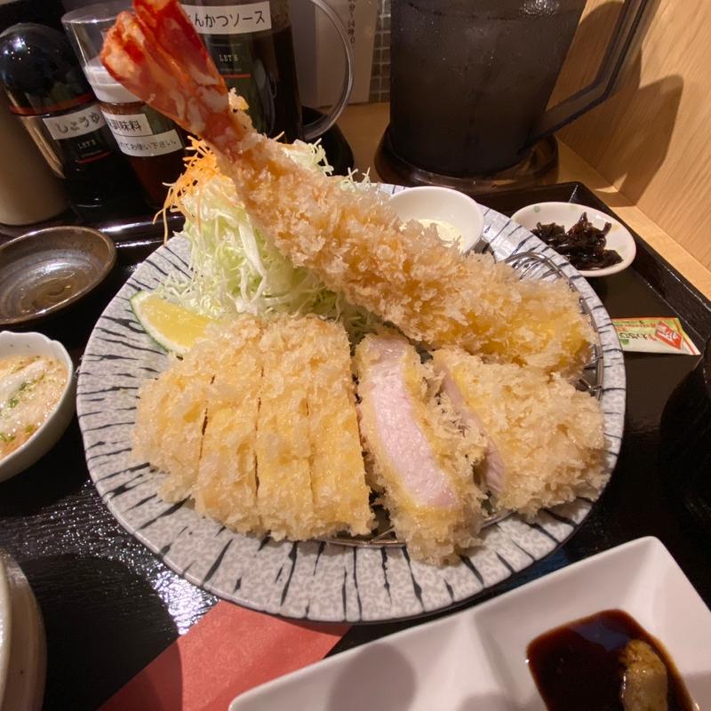 ランチ　ロースカツとエビフライ定食(とんかつ よしだ)