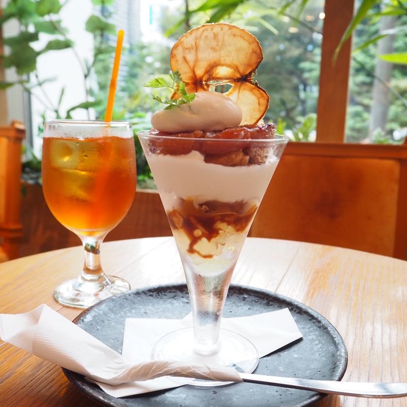 りんごのパフェ・タルトタタン(SANT ROPEZ（サントロペ）)