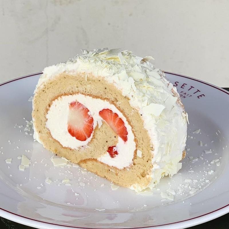 いちごとホワイトチョコレートのロールケーキ(カフェ リゼッタ （Cafe Lisette）)
