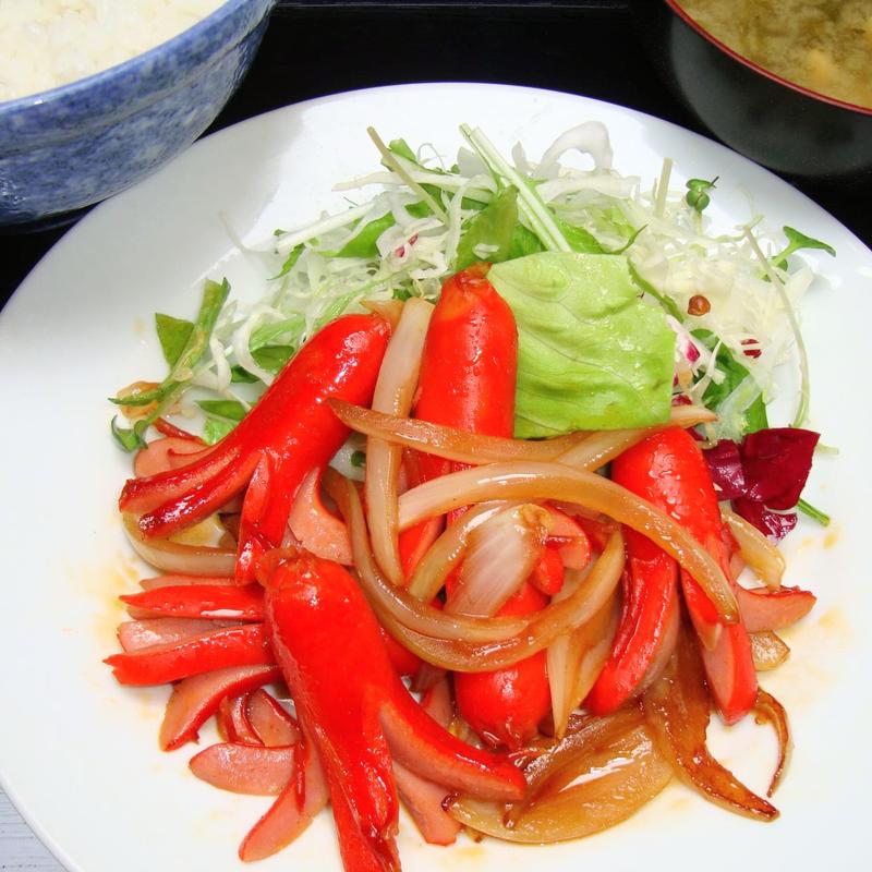 赤ウィンナー玉葱炒め定食(伊勢屋食堂 )