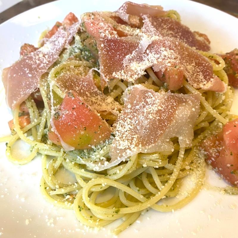 トマトと生ハムのジェノベーゼパスタ(石窯キッチン 薪火)