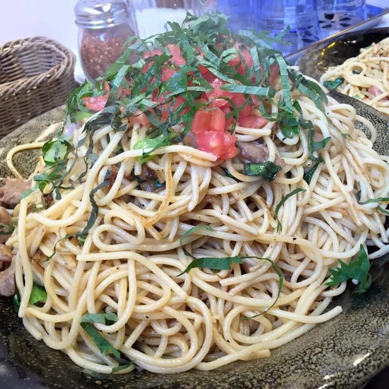 青じそトマト ギガ盛り(焼きスパゲッティ専門店 ロメスパバルボア 神田小川町店)