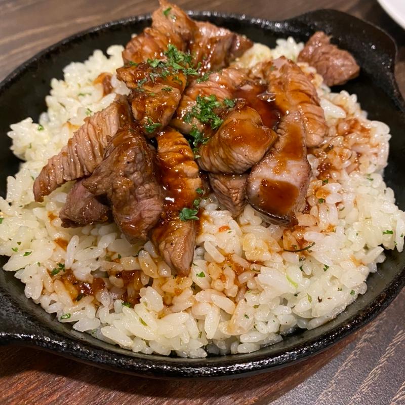 バターライス肉のっけ(洋食&樽生ワイン しもじま亭)