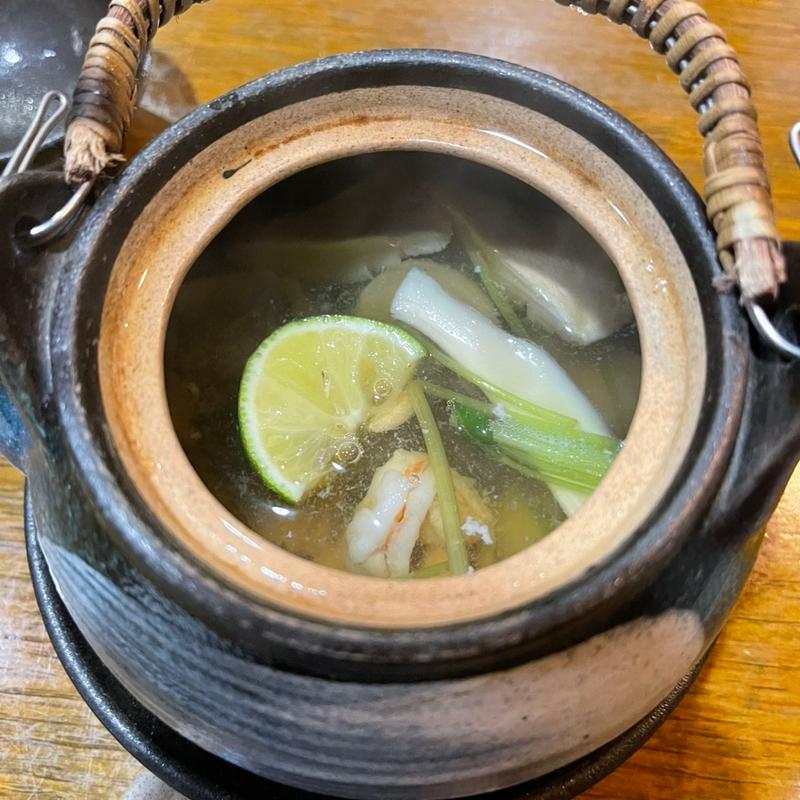 松茸と鱧の土瓶蒸し(よもぎ)