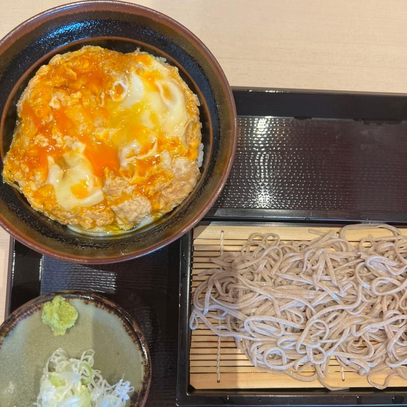 たまご丼(靖国八千代食堂)